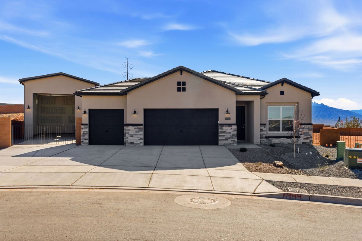 Featured image for “Over-sized Lots Up to 1 Acre”