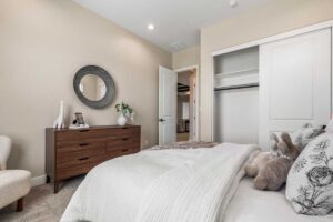 12-web-or-mls-7344-loire-dr-ne