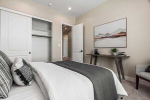 9-web-or-mls-7344-loire-dr-ne